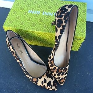 Gianni Bini size 7.5 dyed leopard cowhide heels